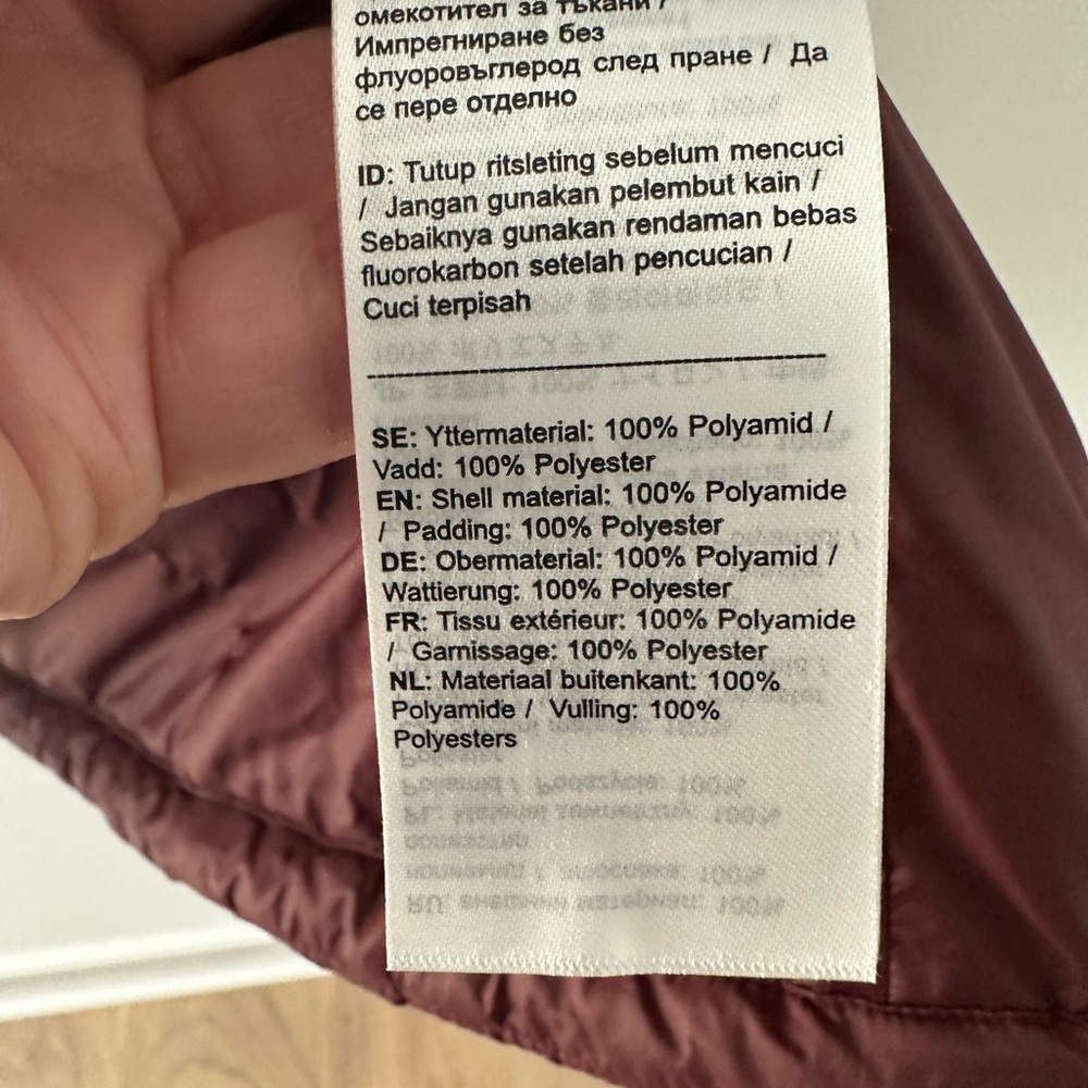 Fjallraven Women's 1974 Expedition Jacket in Burgundy - Picture 4 of 9